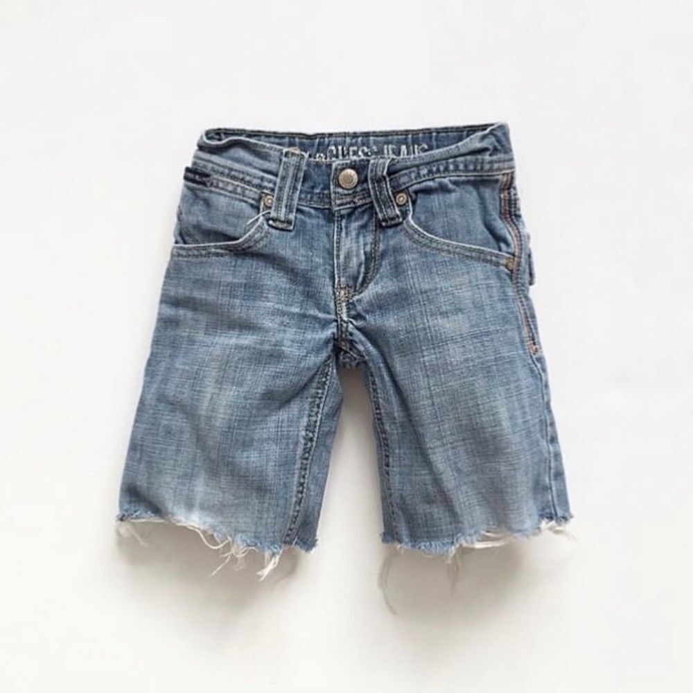 Guess distressed cut off denim shorts EUC 2T